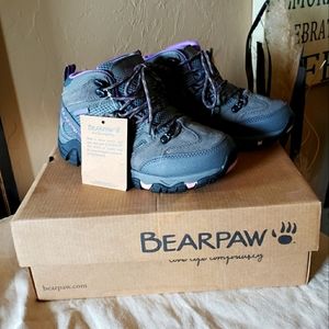 Bearpaw Size 6 Hiking Boots